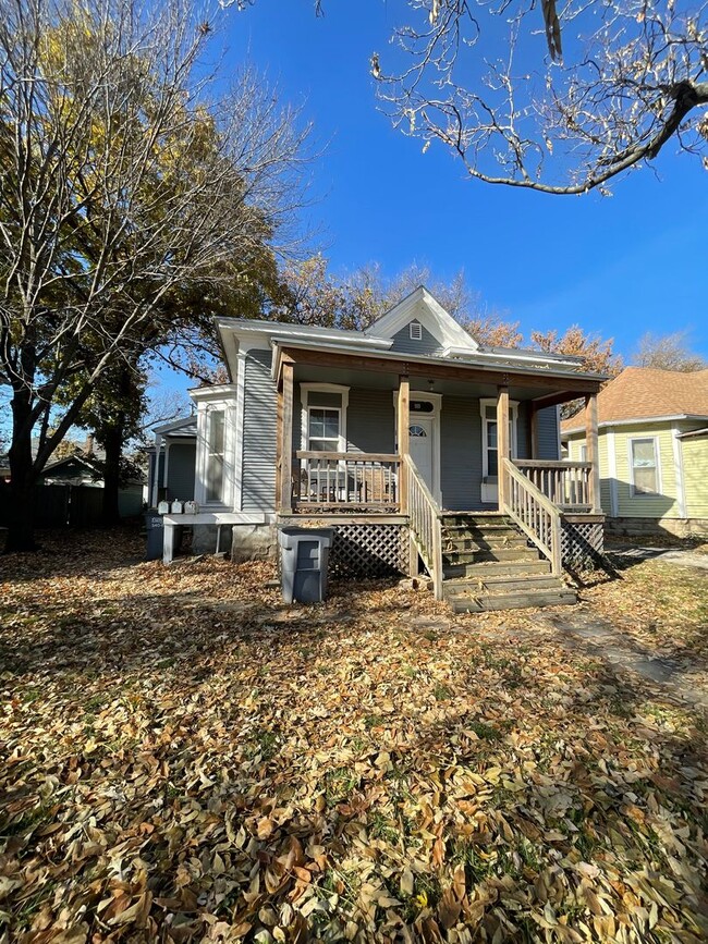 property at 909 Merchant St