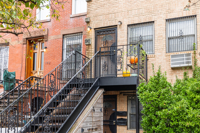 190 Lexington Ave in Brooklyn, NY - Foto de edificio - Building Photo