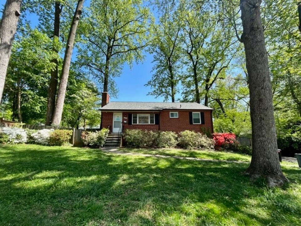 3700 Woodridge Ave in Silver Spring, MD - Building Photo