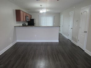 216 Glen Cannon Drive in Jacksonville, NC - Building Photo - Building Photo