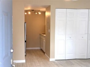 4131 Dolphin Dr in Tampa, FL - Building Photo - Building Photo