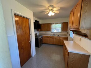 7412 Montclaire Ave in Godfrey, IL - Building Photo - Building Photo