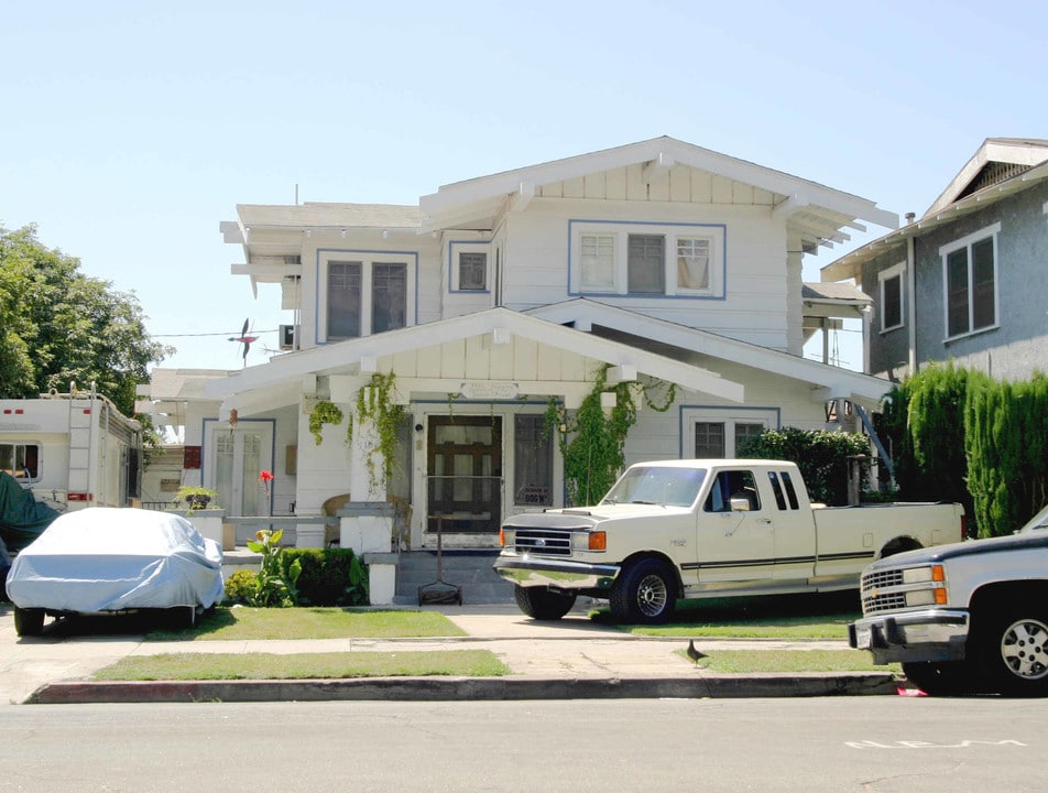 909-915 Locust Ave in Long Beach, CA - Building Photo