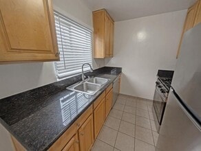 6860 De Longpre Ave in Los Angeles, CA - Building Photo - Building Photo