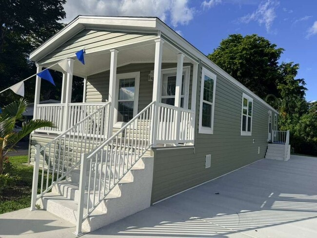 5391 SW 35th Ct in Davie, FL - Building Photo - Building Photo