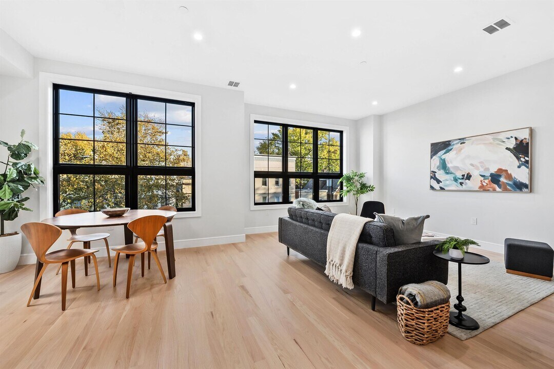 165 Delaware Ave in Jersey City, NJ - Building Photo