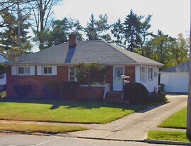 24190 Timberlane Rd in Warrensville Heights, OH - Building Photo