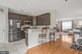 8110 Cerromar Way in Gainesville, VA - Building Photo - Building Photo