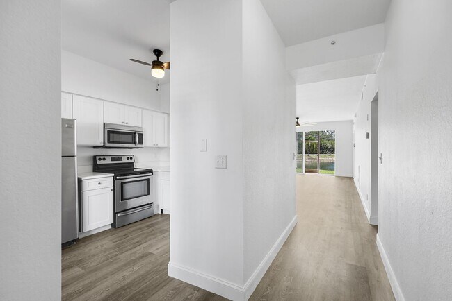 3250 Cypress Glen Way, Unit #402 in Naples, FL - Building Photo - Building Photo