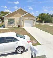 2197 Davis Ct in Ft. Myers, FL - Building Photo - Building Photo