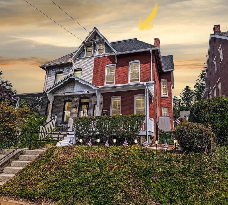 321 W Biddle St, Unit 2 in West Chester, PA - Building Photo