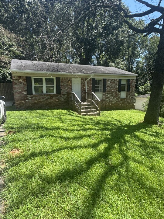 6134 Biscayne Dr in Forest Park, GA - Building Photo