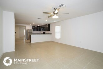 1682 Hideaway Flat St in Mascotte, FL - Foto de edificio - Building Photo