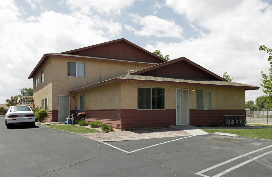 13584 Rancherias Rd in Apple Valley, CA - Building Photo