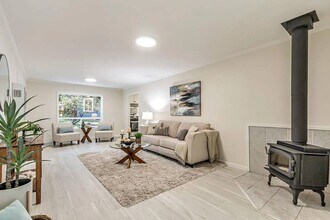 4865 Highway 9 in Felton, CA - Foto de edificio - Building Photo