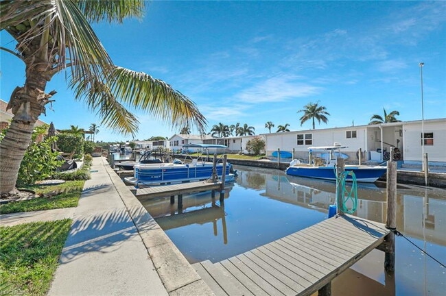 2710 Arbutus St in Naples, FL - Building Photo - Building Photo