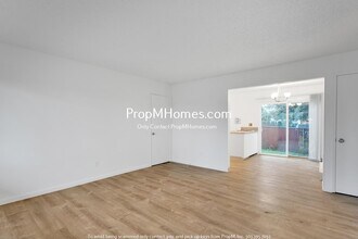 712 9th St in Oregon City, OR - Building Photo - Building Photo