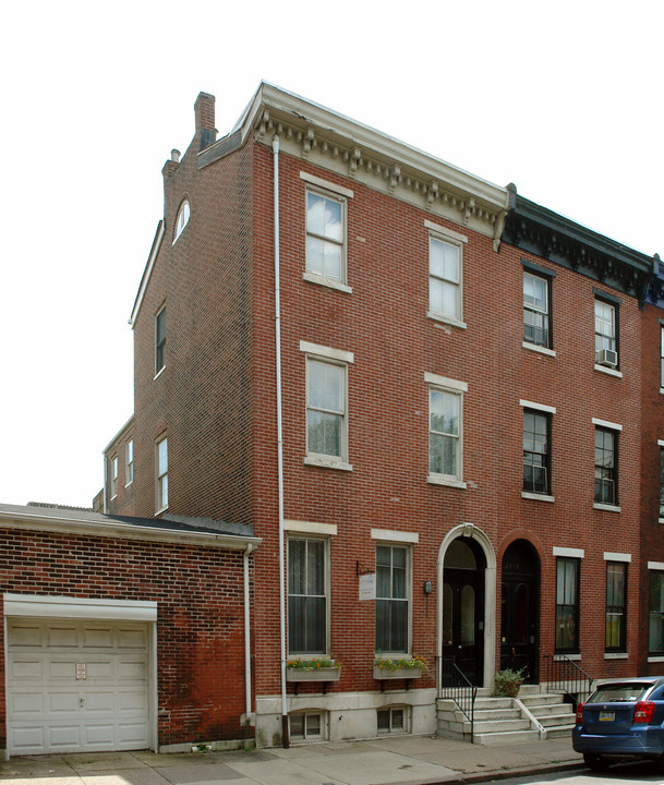 2308 Lombard St in Philadelphia, PA - Building Photo