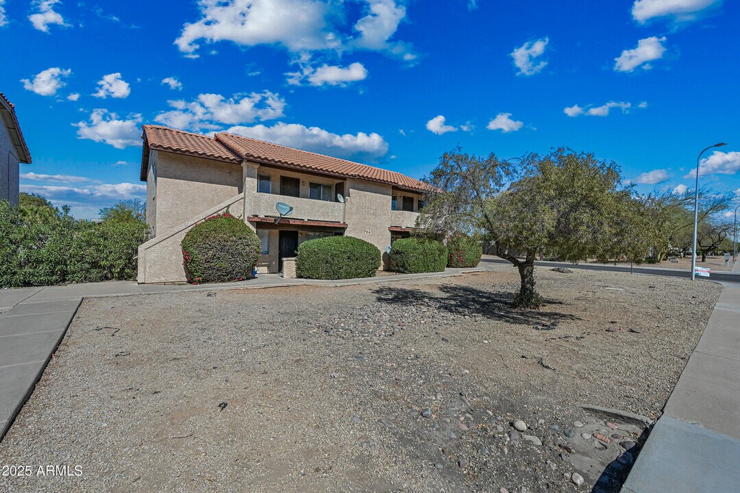 704 E Knox Rd in Chandler, AZ - Building Photo