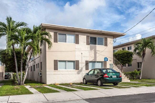 711 SW 5th St in Miami, FL - Building Photo - Primary Photo