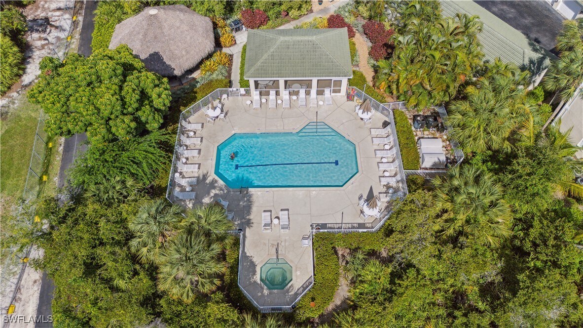 15405 Cedarwood Ln in Naples, FL - Building Photo