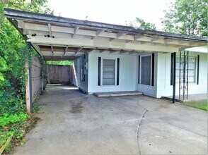 2412 N Carroll Blvd in Denton, TX - Building Photo - Building Photo