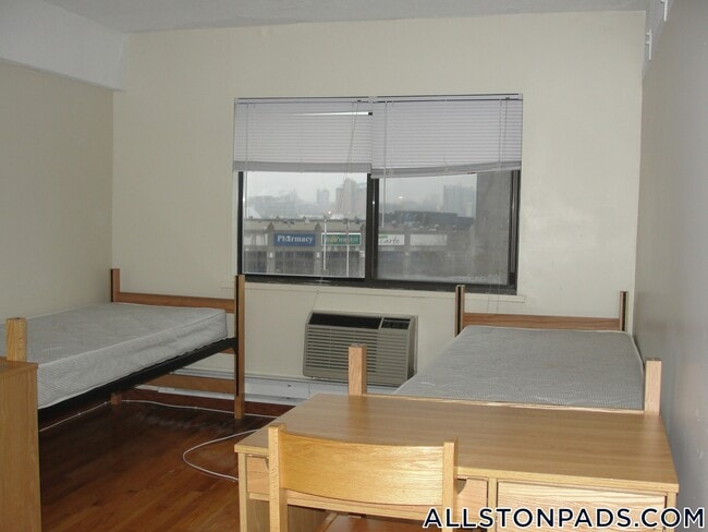 1110 Commonwealth Ave, Unit 318 in Boston, MA - Foto de edificio - Building Photo