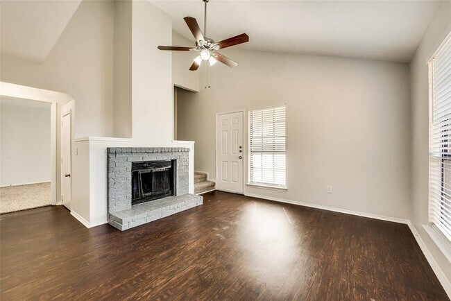 115 Peachtree Ct-Unit -A in Kennedale, TX - Building Photo - Building Photo