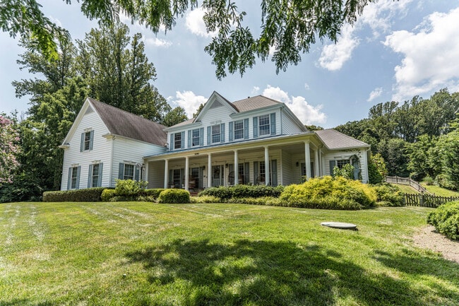 5090 Hazel Ferguson Dr in Fairfax, VA - Building Photo - Building Photo