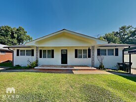 1429 Vesta Ave, Unit Right in East Point, GA - Building Photo