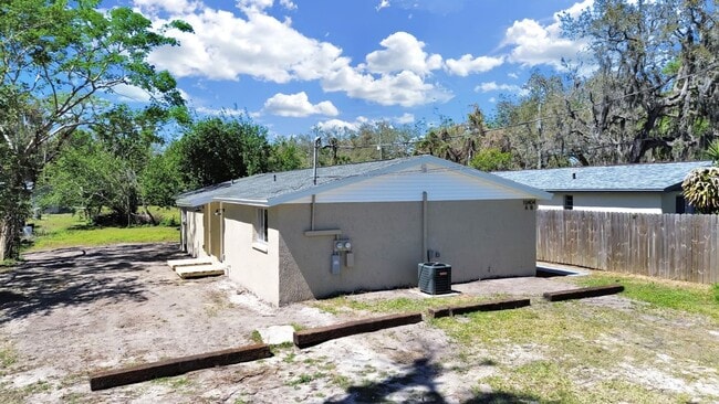 10404 Hershey Rd in Thonotosassa, FL - Building Photo - Building Photo