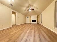 530 Post Oak Ln in Allen, TX - Foto de edificio - Building Photo