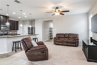 330 New Bridge Dr in Kyle, TX - Foto de edificio - Building Photo