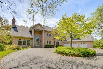 777 Shoe Factory Rd in Hoffman Estates, IL - Foto de edificio - Building Photo