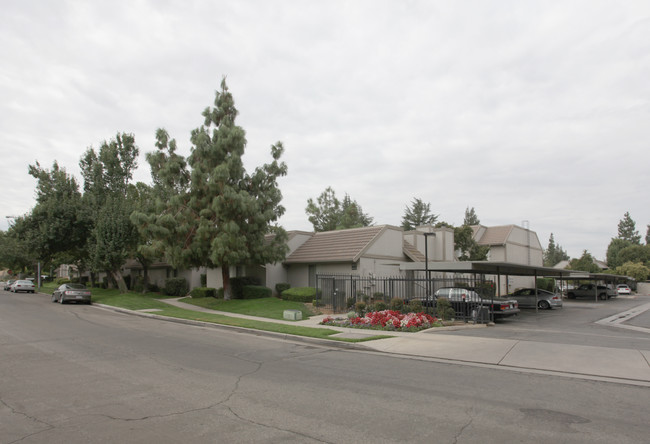 Terrace View Apartments in Fresno, CA - Building Photo - Building Photo