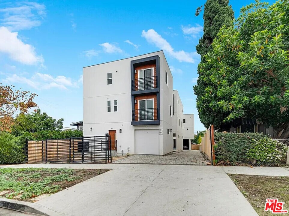 334 Alexandria Ave in Los Angeles, CA - Building Photo