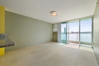 3009 Ala Makahala Pl in Honolulu, HI - Building Photo - Building Photo