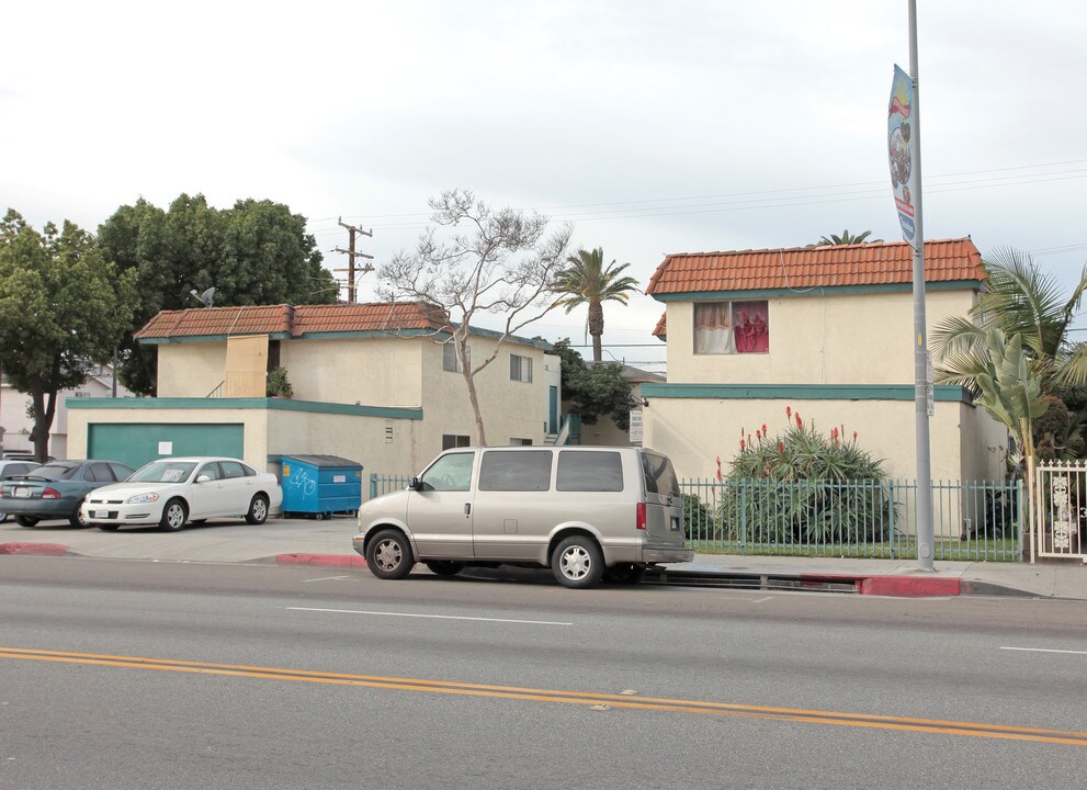 2817-2821 Zoe Ave in Huntington Park, CA - Building Photo