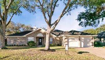 802 Foxglove Dr in Missouri City, TX - Building Photo