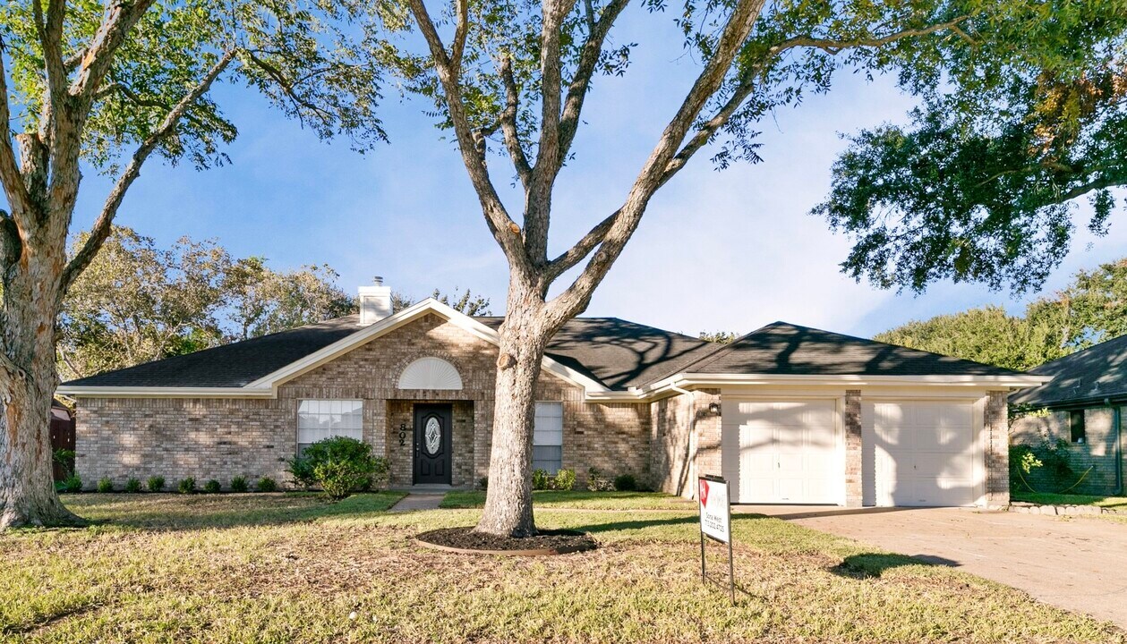 802 Foxglove Dr in Missouri City, TX - Building Photo