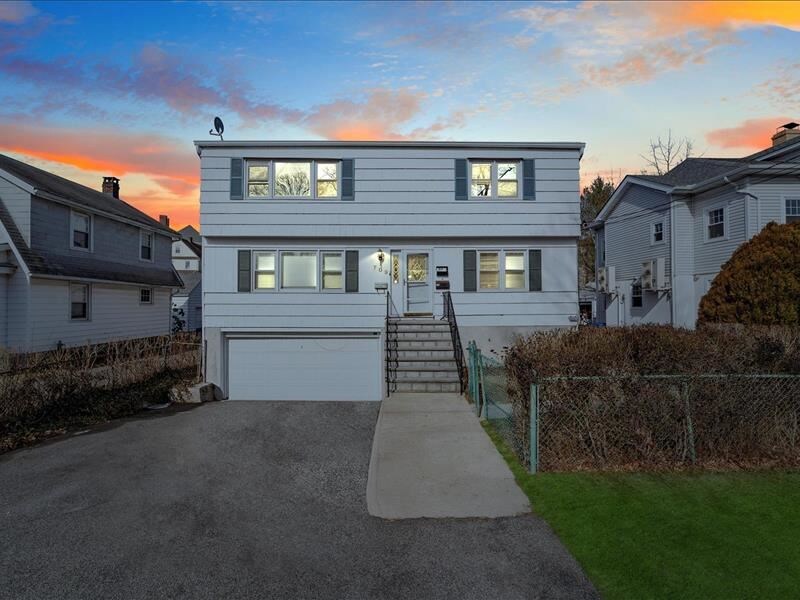 709 Hall St in Mamaroneck, NY - Foto de edificio
