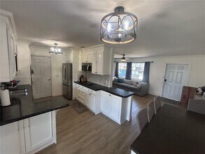 11721 NW 32nd Mnr in Sunrise, FL - Building Photo - Building Photo