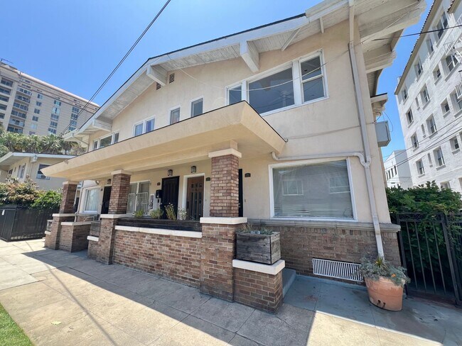 property at 23 N Alboni Pl