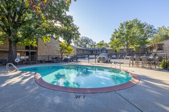 SOUTHWOOD APARTMENTS in Tulsa, OK - Building Photo - Building Photo