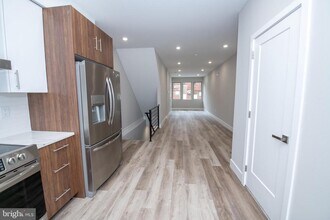 2213 Emerald St in Philadelphia, PA - Building Photo - Building Photo