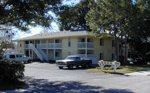 Easwood in Dunedin, FL - Building Photo