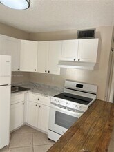 422 Lakeside Dr in Margate, FL - Building Photo - Building Photo