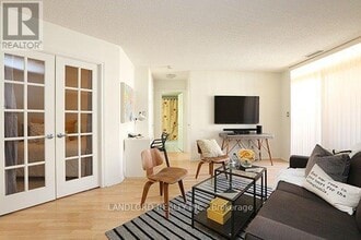 3880 Duke of York Blvd in Mississauga, ON - Building Photo - Building Photo