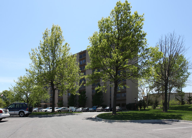 Olathe Towers in Olathe, KS - Building Photo - Building Photo