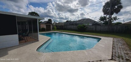 662 Castaways St NE in Palm Bay, FL - Building Photo - Building Photo